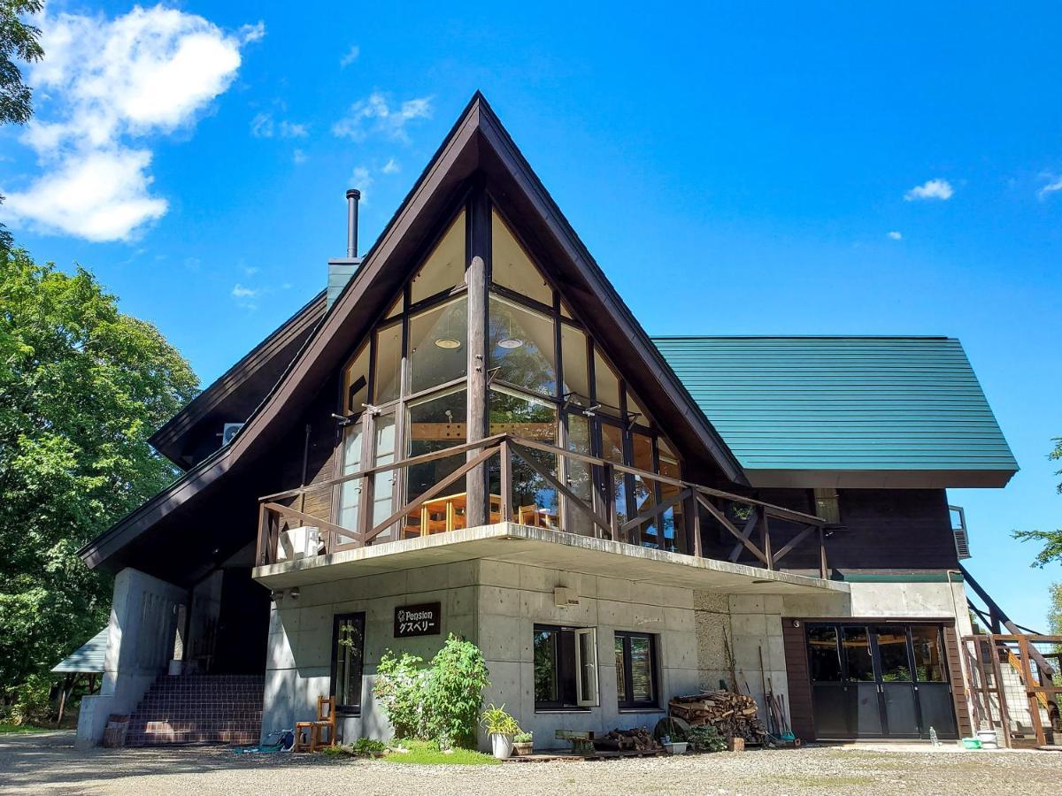 Pension Gooseberry Furano Bagian luar foto