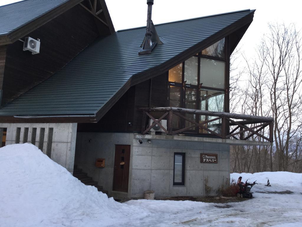 Pension Gooseberry Furano Bagian luar foto