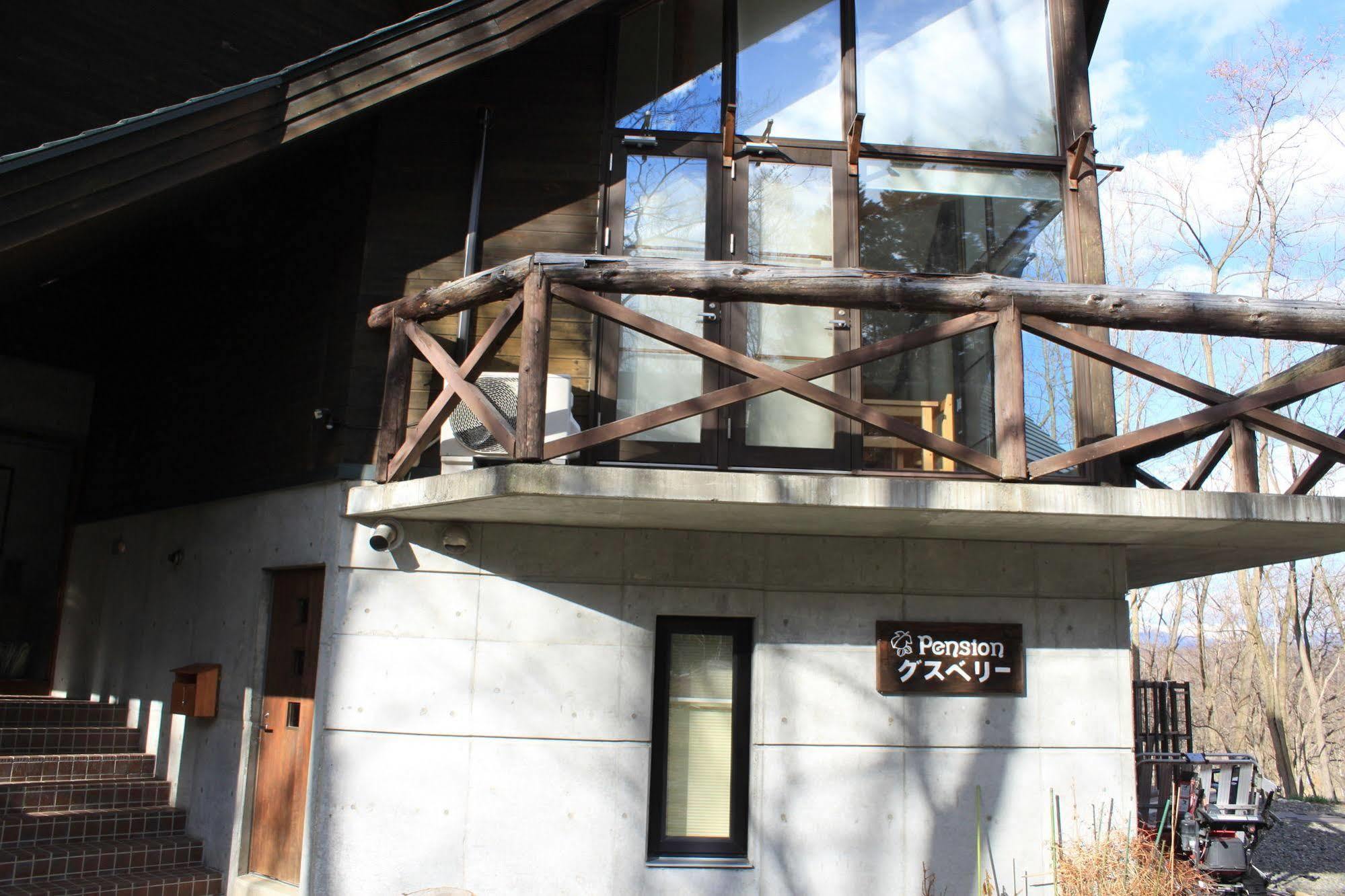 Pension Gooseberry Furano Bagian luar foto