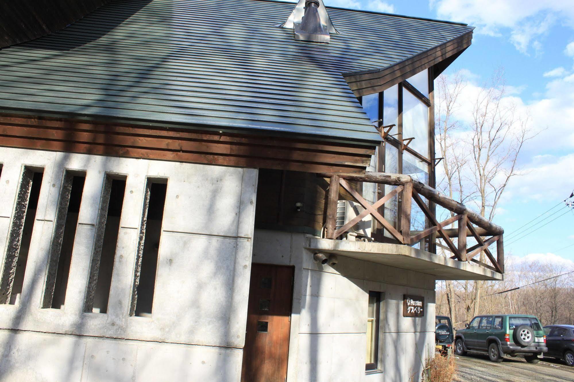 Pension Gooseberry Furano Bagian luar foto