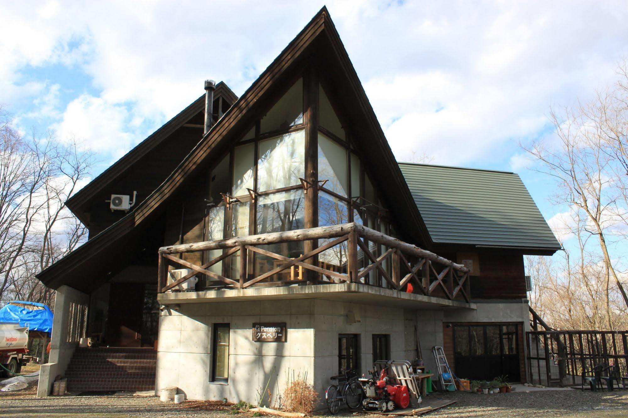 Pension Gooseberry Furano Bagian luar foto